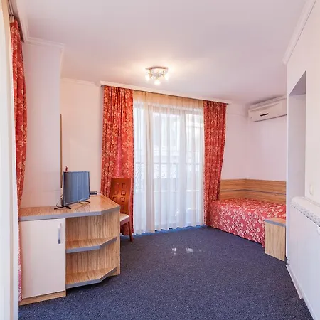 Otel семеен опера