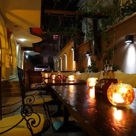 семеен опера מלון 3*