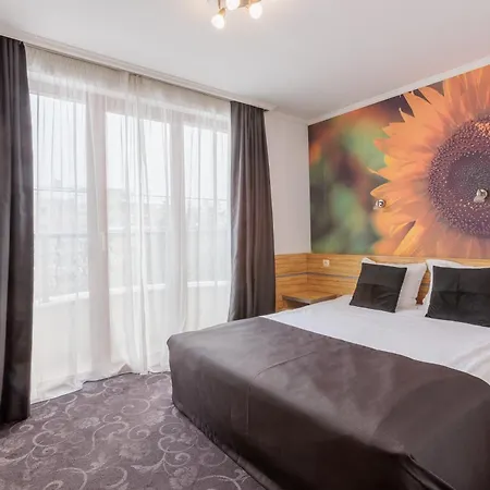 семеен опера Hotel