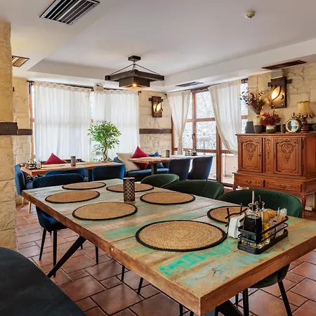 семеен опера Otel Burgaz