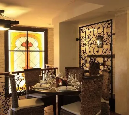 семеен опера מלון 3*