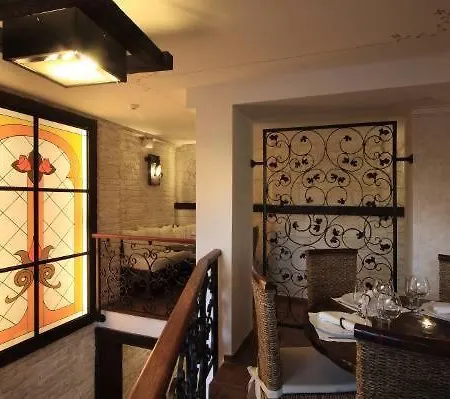 מלון семеен опера