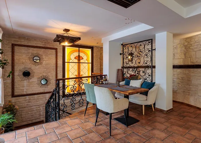 Hotel семеен опера 3*