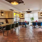 Hotel семеен опера 3*