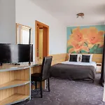Hotel семеен опера